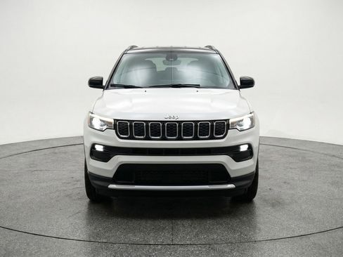 Used 2025 Jeep Compass Limited image 2