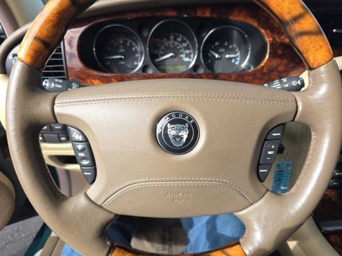 Used 2007 Jaguar XJ8 image 20