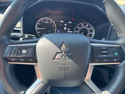 Used 2024 Mitsubishi Outlander SE image 11