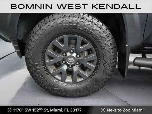 Used 2022 Toyota Tacoma SR5 w/ Technology Package image 9