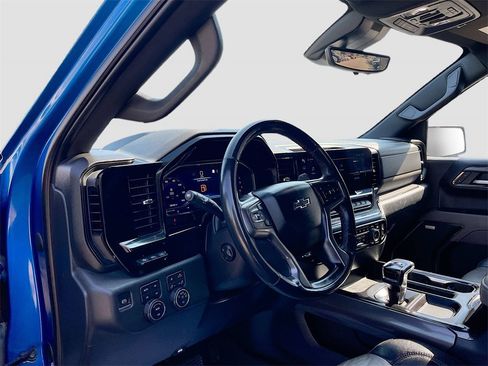 Used 2022 Chevrolet Silverado 1500 ZR2 w/ Technology Package image 9