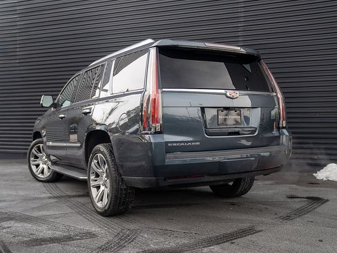 Used 2020 Cadillac Escalade Luxury image 3