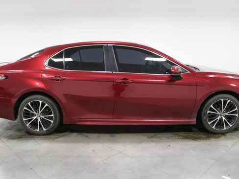 Used 2018 Toyota Camry SE image 12