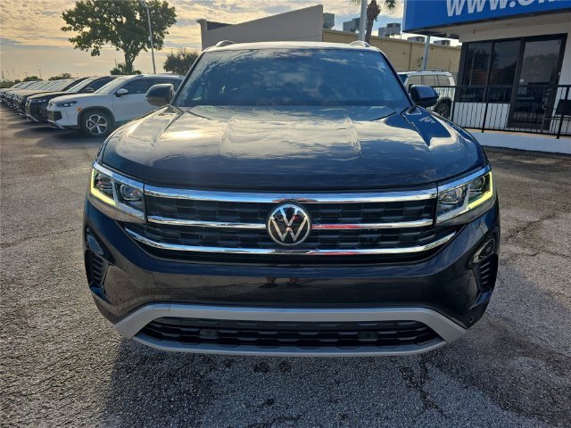 Used 2022 Volkswagen Atlas Cross Sport SE FWD image 2