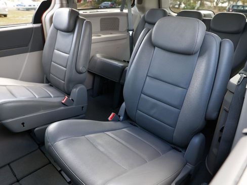 Used 2008 Dodge Grand Caravan SXT image 8