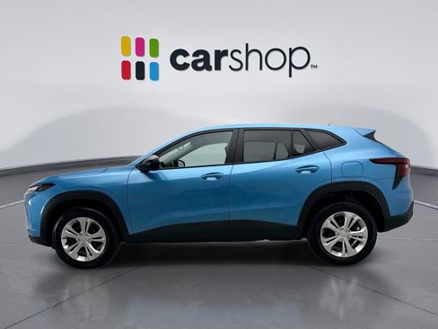 Used 2025 Chevrolet Trax LS w/ Driver Confidence Package FWD image 2