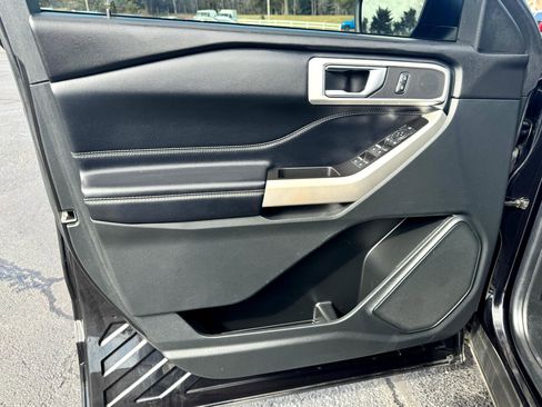 Used 2022 Ford Explorer XLT w/ Equipment Group 202A image 12