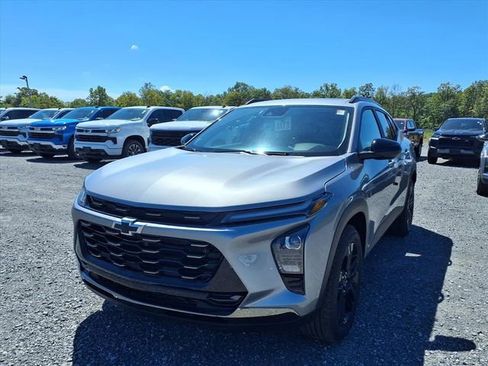 New 2025 Chevrolet Trax ACTIV w/ Sunroof Package image 3