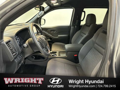 Used 2023 Nissan Frontier SV w/ Midnight Edition Package image 11