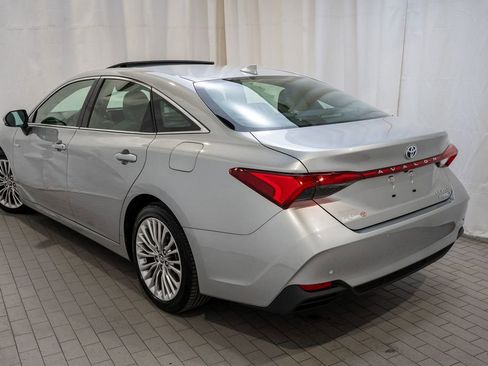 Used 2019 Toyota Avalon Limited image 4