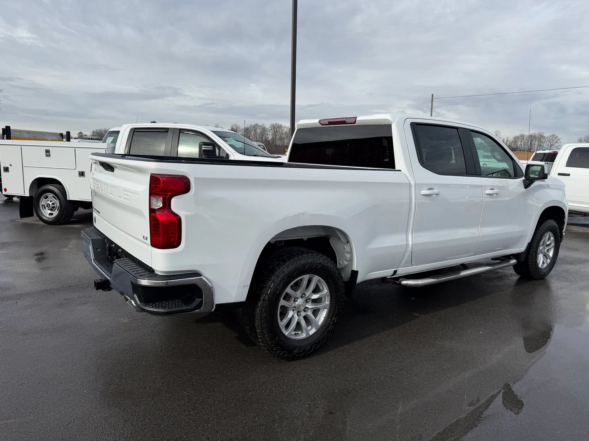 Used 2021 Chevrolet Silverado 1500 LT w/ Z71 Off-Road Package AWD/4WD image 3