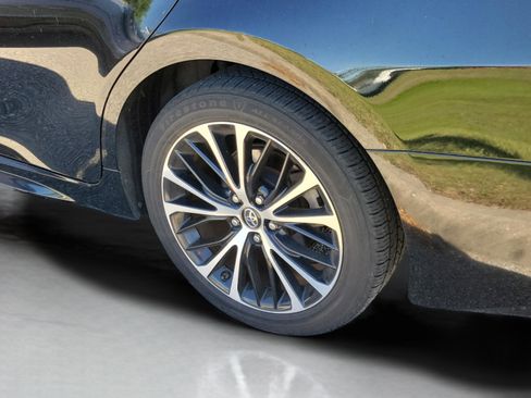 Used 2018 Toyota Camry SE FWD image 25