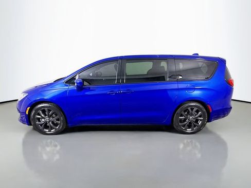 Used 2020 Chrysler Pacifica Touring w/ S Appearance Package FWD image 4
