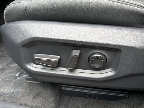 New 2026 Toyota Tundra Limited AWD/4WD image 19