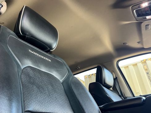 Used 2019 RAM 1500 Laramie AWD/4WD image 18