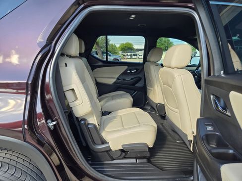 Used 2022 Chevrolet Traverse LT FWD image 23