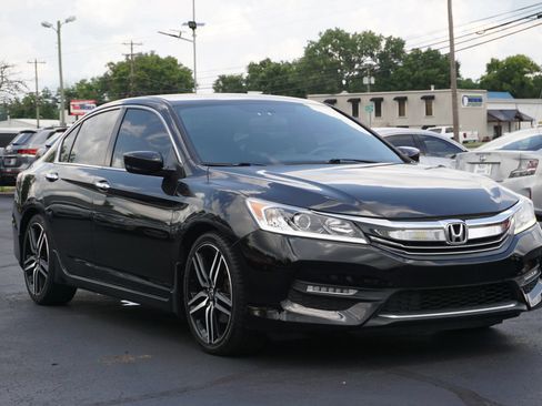 Used 2016 Honda Accord Sport image 3