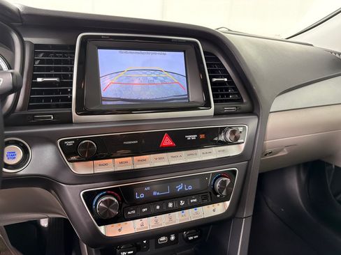 Used 2018 Hyundai Sonata SEL w/ Tech Package 04 FWD image 16