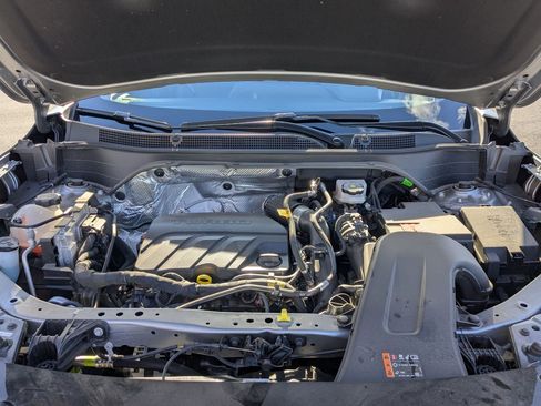 Used 2025 Chevrolet Trax ACTIV w/ Sunroof Package image 36