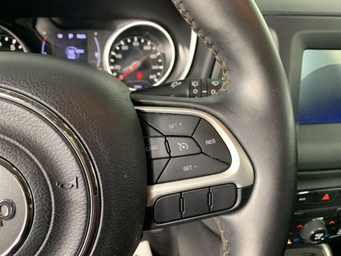 Used 2019 Jeep Compass Latitude FWD image 18
