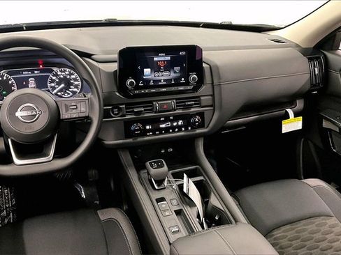 New 2025 Nissan Pathfinder S image 7