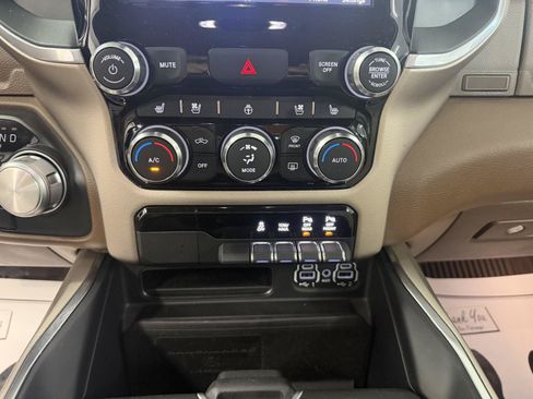 Used 2020 RAM 1500 Laramie RWD image 18