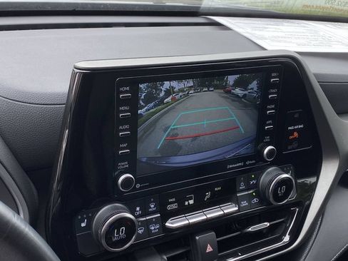 Used 2021 Toyota Highlander XLE FWD image 31