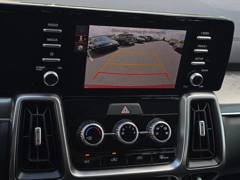 Used 2023 Kia Sorento LX FWD image 18