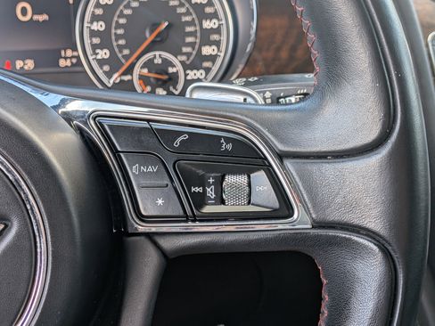 Used 2020 Bentley Bentayga AWD/4WD image 26
