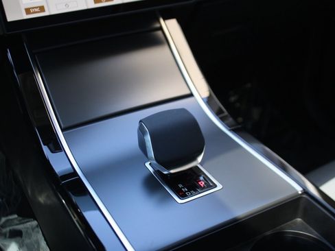 Used 2024 Land Rover Range Rover Evoque Dynamic SE image 17