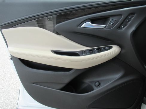 Used 2020 Buick Envision Essence FWD image 20