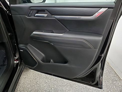 Used 2025 GMC Acadia Elevation image 18