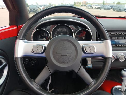 Used 2004 Chevrolet SSR w/ Preferred Equipment Group RWD image 8