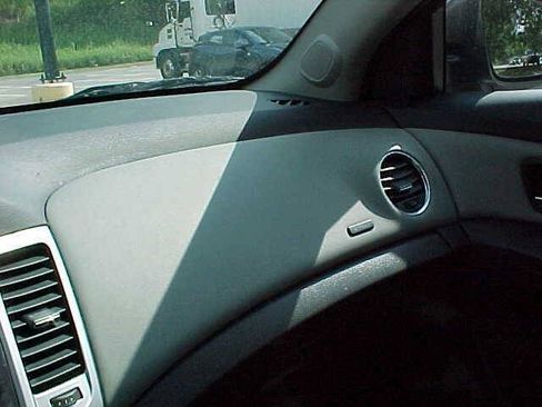 Used 2013 Chevrolet Cruze LS FWD image 23