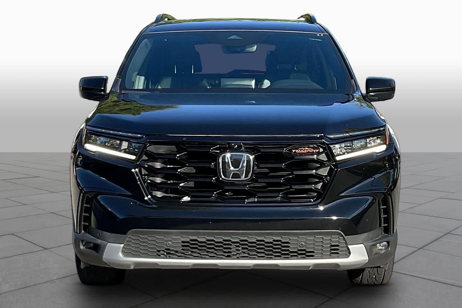 Used 2024 Honda Pilot TrailSport image 4