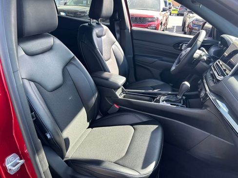 Used 2025 Jeep Compass Latitude w/ Altitude Special Edition AWD/4WD image 24