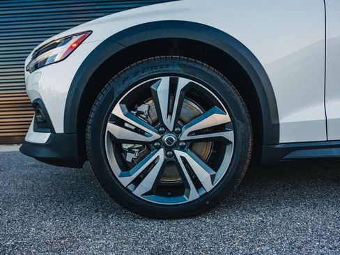 New 2025 Volvo V60 B5 Cross Country Plus w/ Protection Package Premier image 9