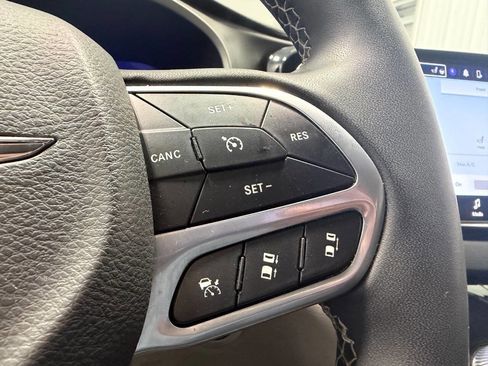 Used 2023 Chrysler Pacifica Touring-L FWD image 21