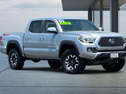 Used 2019 Toyota Tacoma TRD Off-Road AWD/4WD image 2