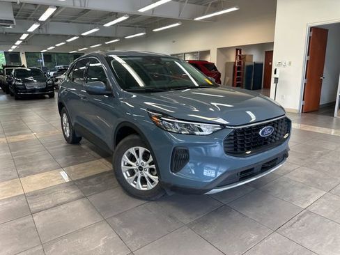 Used 2023 Ford Escape Active w/ Tech Pack #2 AWD/4WD image 1
