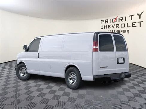 New 2025 Chevrolet Express 3500 image 3