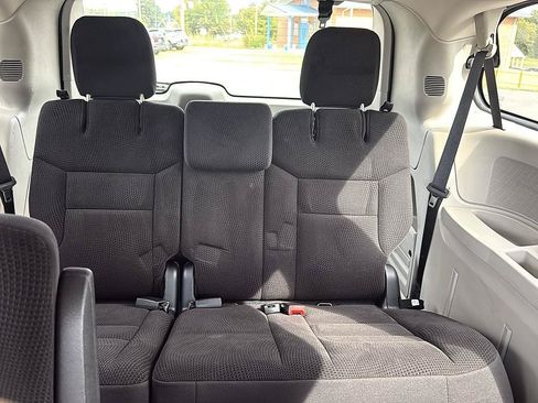 Used 2018 Dodge Grand Caravan SE w/ UConnect Hands-Free Group FWD image 28