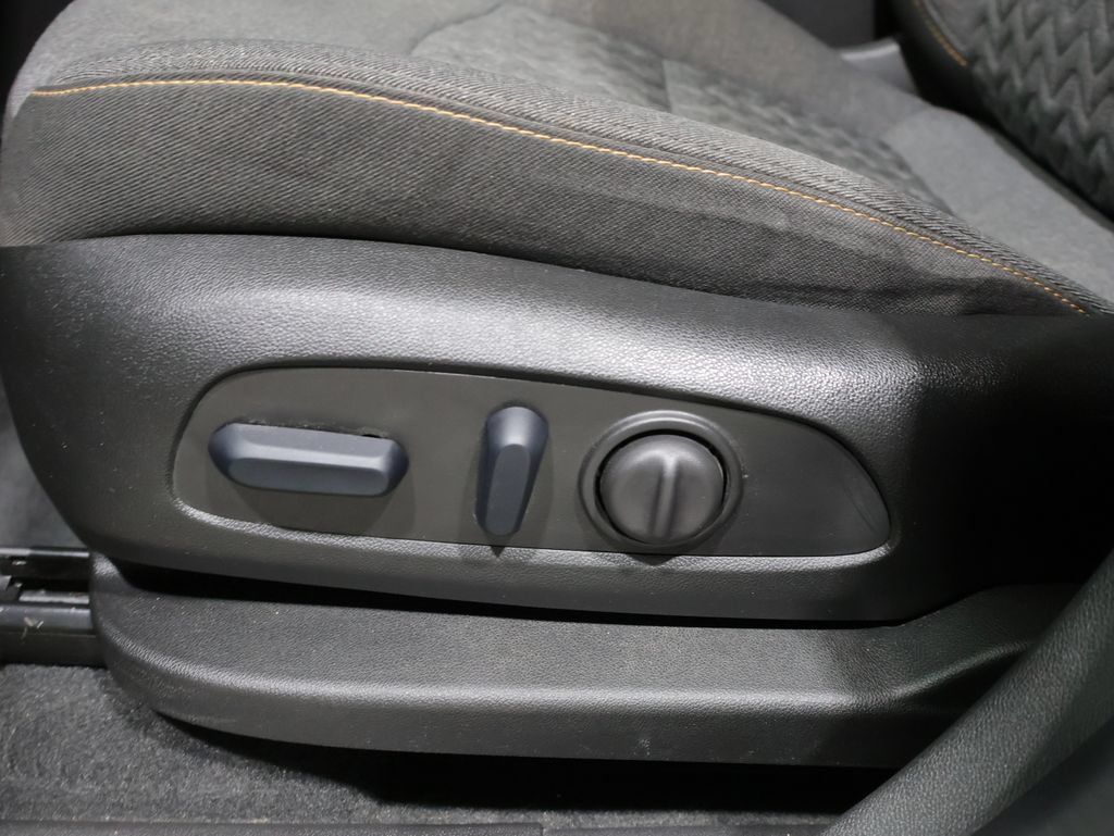 Used 2024 Chevrolet Equinox LT w/ LPO, Floor Liner Package FWD image 12