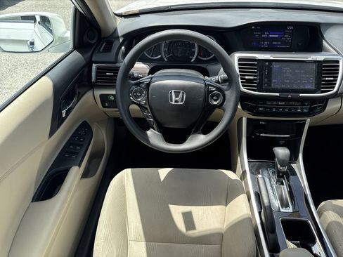 Used 2017 Honda Accord EX image 16