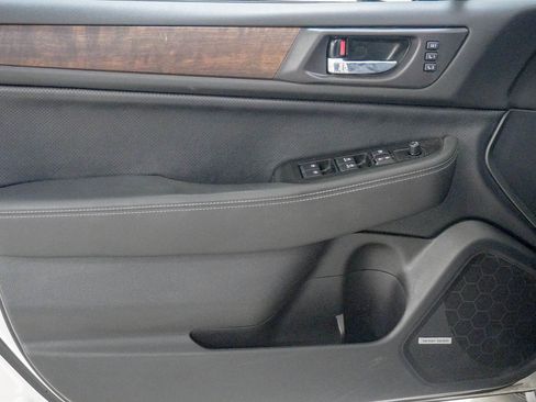 Used 2016 Subaru Outback 2.5i Limited image 17