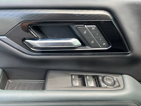Used 2025 GMC Yukon AT4 w/ AT4 Premium Plus Package AWD/4WD image 19