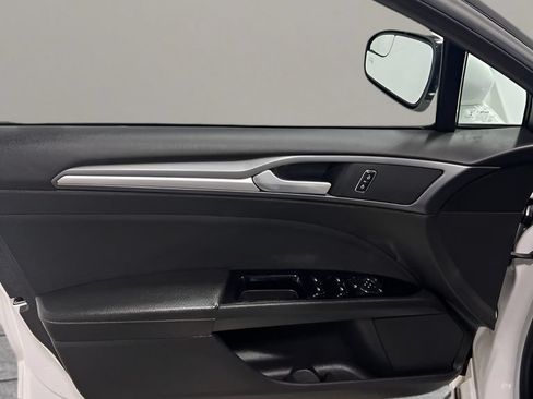 Used 2015 Ford Fusion SE FWD image 10