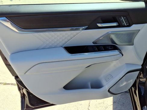 Certified 2025 GMC Acadia Denali w/ Super Cruise Package image 17