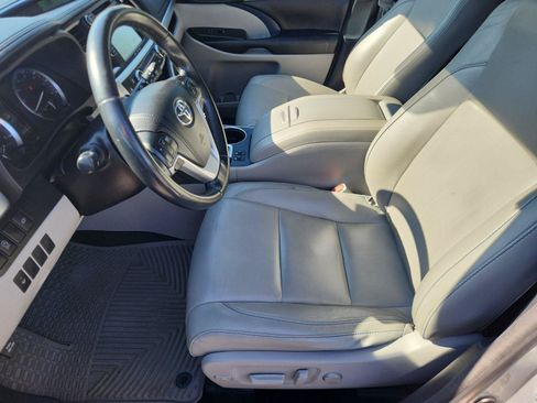 Used 2017 Toyota Highlander XLE AWD/4WD image 10
