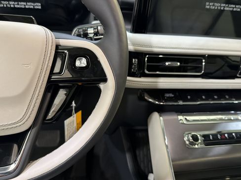 New 2026 Lincoln Aviator 2WD image 13